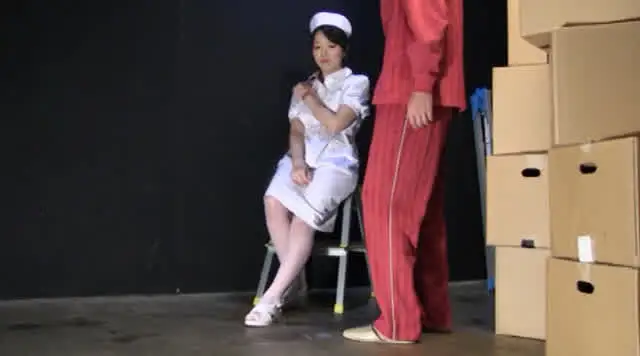 由麻が起こした医療ミスの… 小便制裁2 「白衣の悪魔とヘタレ患者」