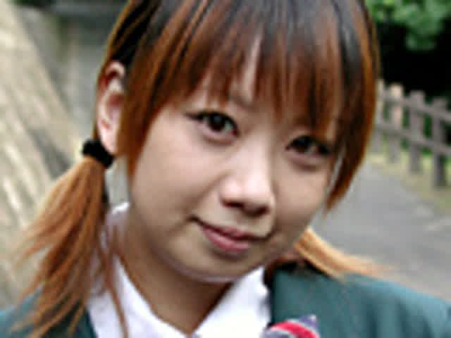 学校が終わり帰路に着くと… 失禁美少女の恥態
