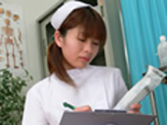 あろうことか医師のすぐ背… 尿意に翻弄されたナース