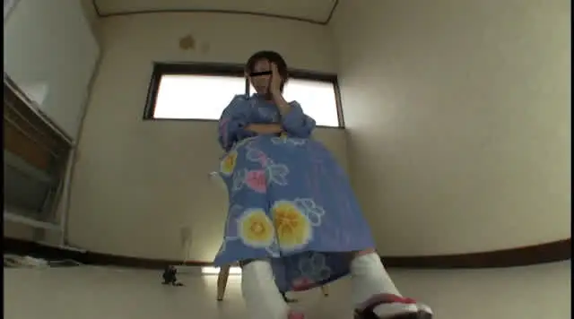 スカートの濡れに着目した… スカートが汚れゆく糞漏らし 和服編