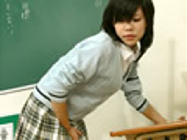 お掃除中の亜佐美ちゃん、… 亜佐美、掃除当番の悲劇