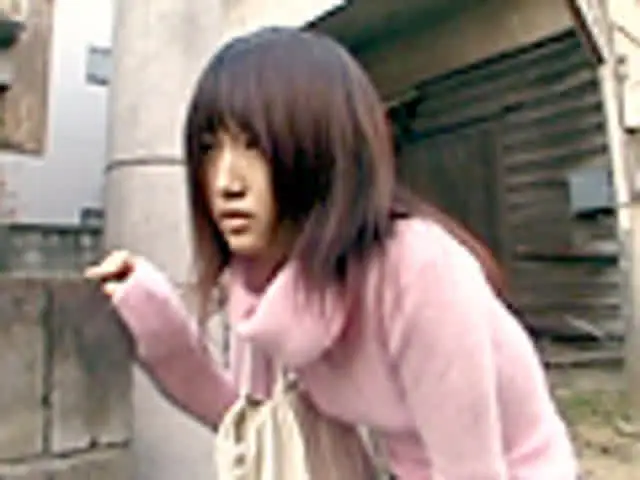 東京都内、路地裏にてジー… おもらし姫 一日目 小林かすみ