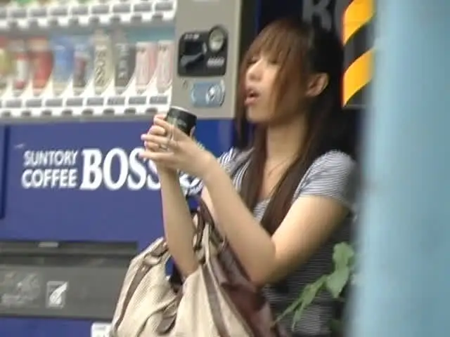 急にもよおす女達を観察。… 間に合わなかった脱糞の盗撮