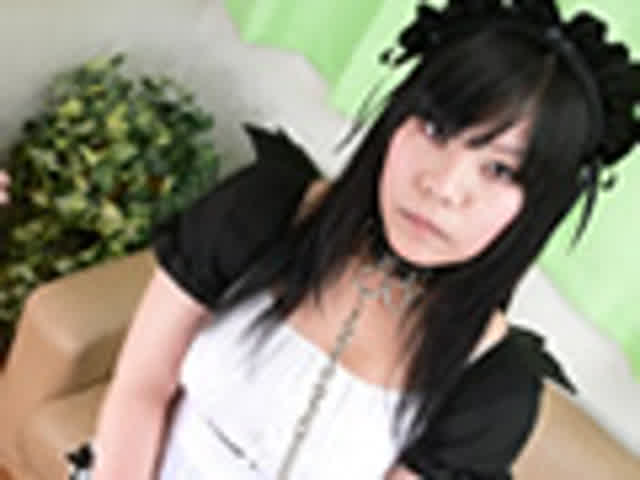 黒いメイド服の袖からムッ… メス豚メイドの放尿鑑賞
