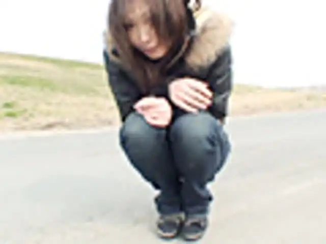 堪え難き、尿意と便意に、… 実録!!女友達の野グソ野しょん