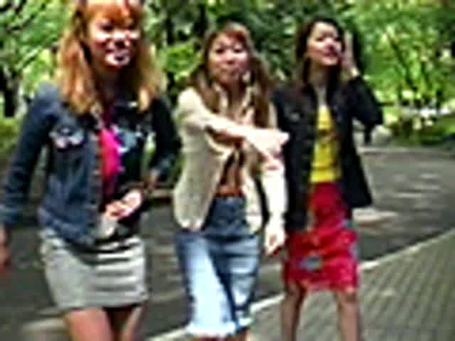 悪友三人が久しぶりに遊ぶ… だっぷん其の参 公開排泄淫乱悪友三人娘