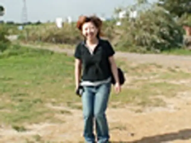 野外で突然、尿意・便意を… 実録!!女友達の野グソ野しょん3