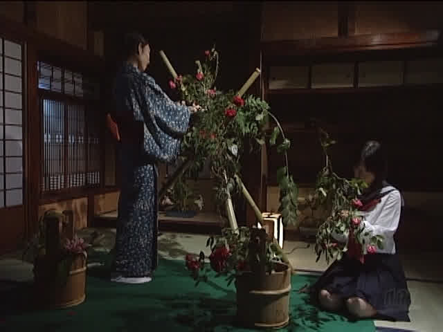 「今日のお稽古はあなたが… 浣腸華道教室
