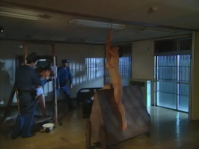 逃がして、お願い、ここか… ザ・ドキュメント 女囚拷悶史・4 脱獄逃亡編