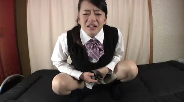 パンツをはいたまま脱糞。… うんこ膣詰めスカSEX