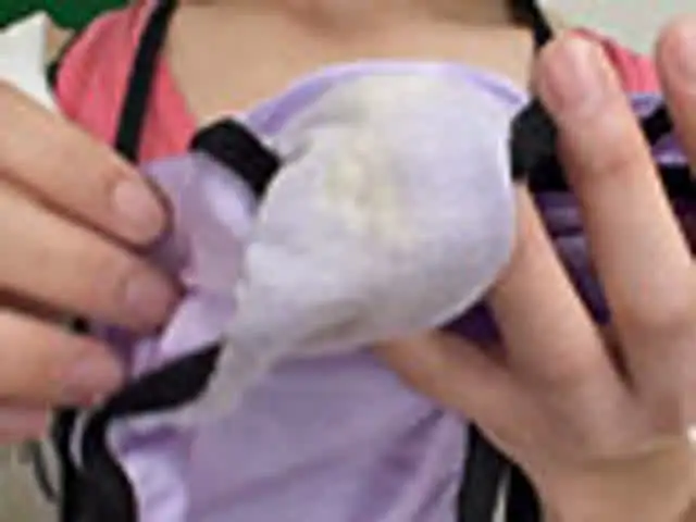 小さな体で大量のうんこを… 小柄な娘の大量うんこ