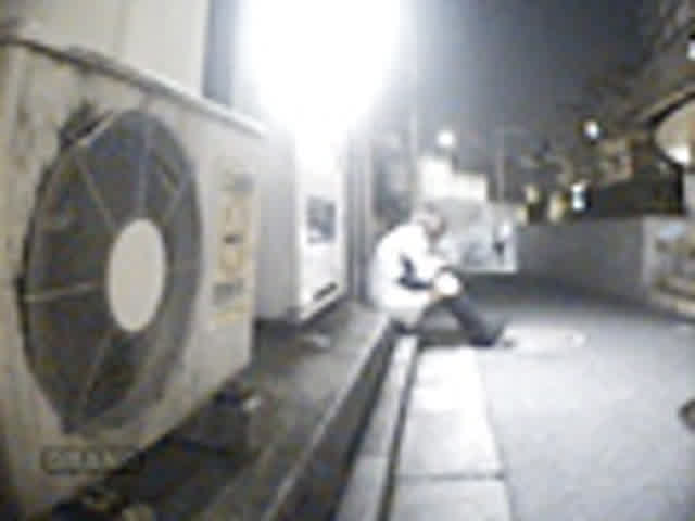 夜の繁華街が、賑やかにな… 夜の繁華街 泥酔女強制嘔吐1