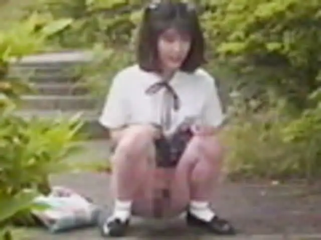 可愛い女の子達が野外で脱… BabyFace1