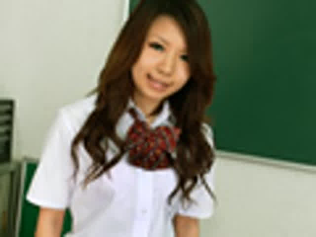 小生意気そうなコギャルの… 制服お嬢の滴るおしっこ