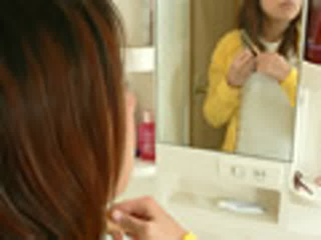 ピンクのパンティをびしょ… 鏡中の惨めな痴態面