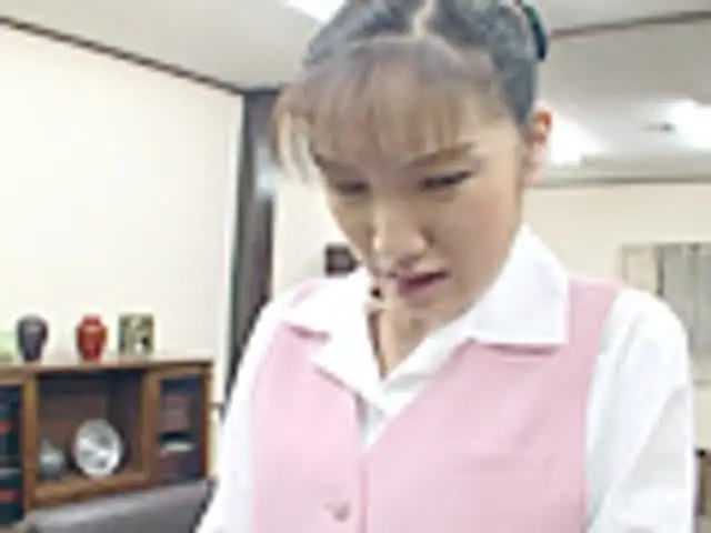 東西銀行に勤務する美人行… 排泄物語2 大友このみ