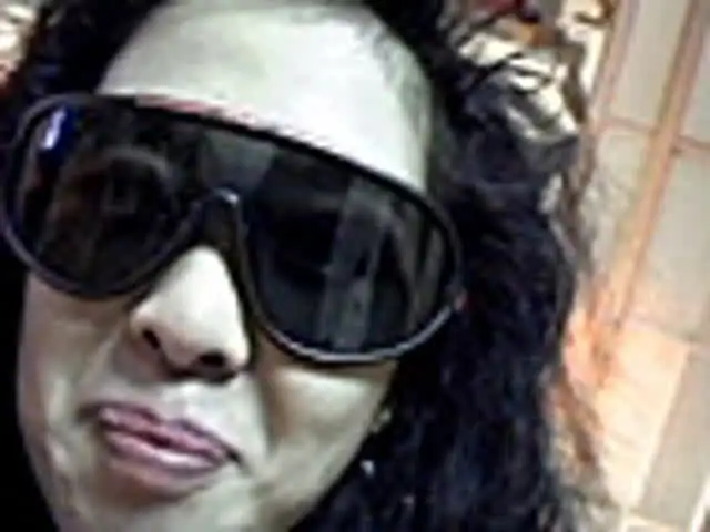 妖しげなOL登場、サング… 独身OL自室自画撮り投稿