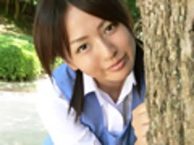思春期まっさかりな女子○… 春奈はお外で尿を漏らす
