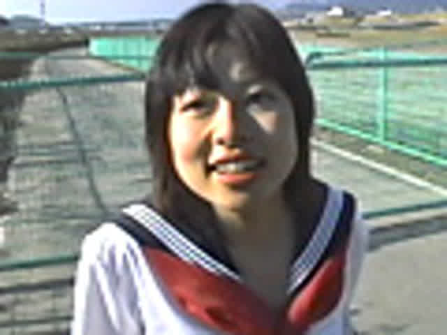 セーラー服姿の美少女2人… ときめきセーラー野外聖水2