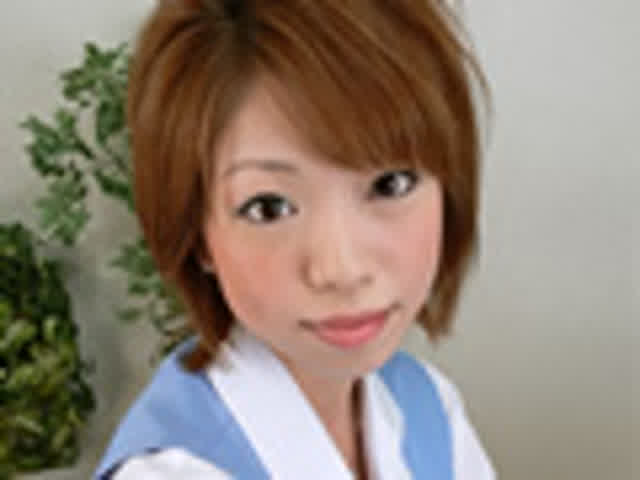 しゃがみ込んだOLの制服… OLの恥ずかしい放尿姿