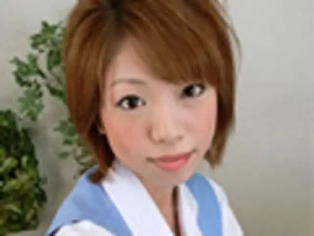 しゃがみ込んだOLの制服… OLの恥ずかしい放尿姿