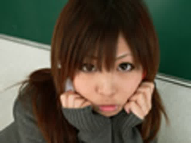 制服姿が本当によく似合う… 美少女おもらし注意報