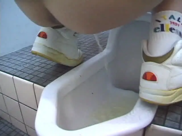 美少女チアガールの小便噴… 泌尿4