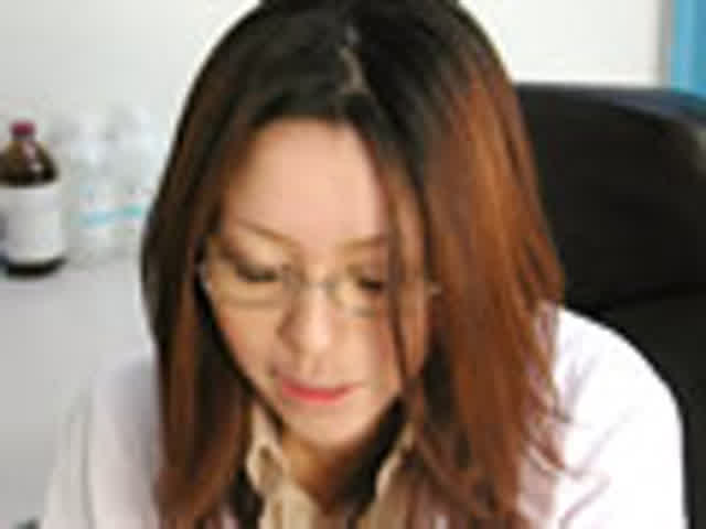知的な瞳で患者さんを見て… 甘える女医のおしっこ