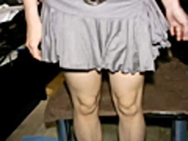 飛び散るウンコ、狭い穴か… 素人糞5 リエ23才（フリーター）