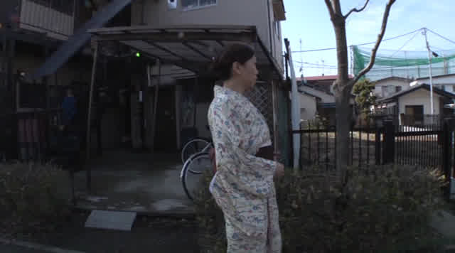 なんとっ！！ユーザー様と… 人妻の羞恥、ガマンの限界着物でお漏らし