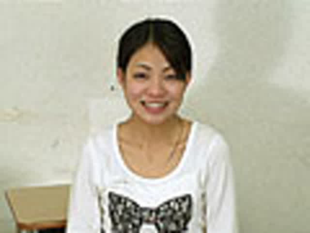小柄でスレンダーな茜ちゃ… 人生二度目の浣腸と公開脱糞