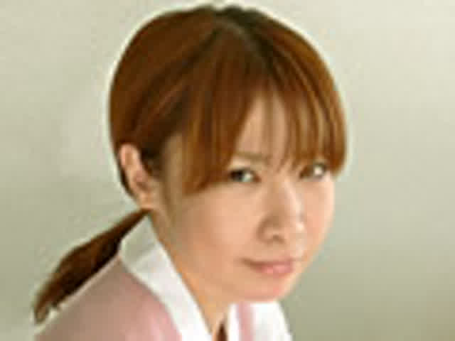 お仕事に励むOLの愛里さ… 仕事中の尿意とおもらし