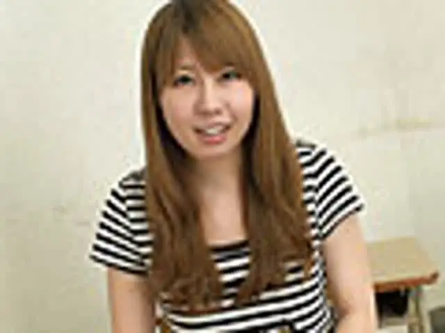 愛らしいにこやかな顔でウ… 肛門をヒクつかせる脱糞娘