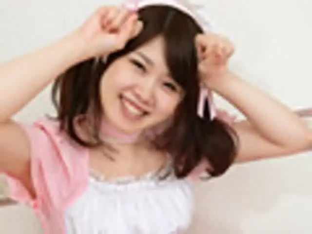 ピンク色のメイド服がとて… キュートなメイド娘のおしっこ
