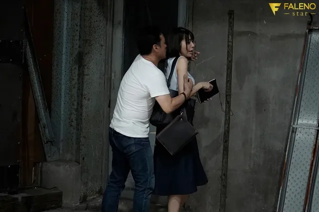 質問です。もしも周りに人… 町工場。手錠の鍵は膣の中。 つばさ舞