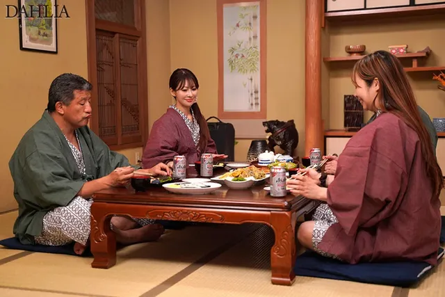 僕は美人ではないけど性格… 混浴温泉NTR 彼女の母親を孕ませてしまった… 小沢菜穂