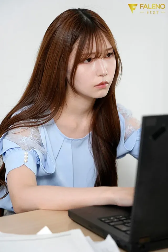 同期の明里は、僕をライバ… 残業の度に密会セックスする関係に… 明里つむぎ
