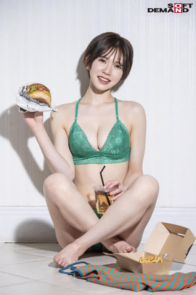 ハンバーガーショップで働… 長身ショートカットのハンサム女子AV debut 滝沢ライラ