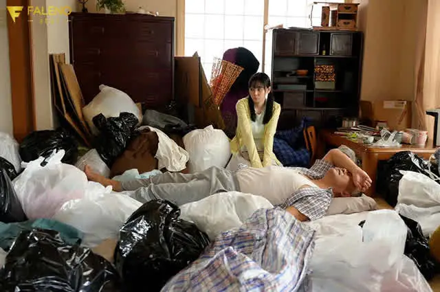 隣の部屋に、廊下まで溢れ… ゴミ部屋軟禁され絶え間なく強制絶頂漬け 時田亜美