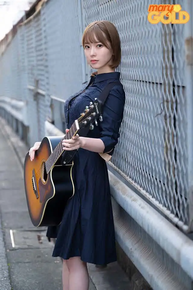 今回は溝の口でストリート… ストリートミュージシャンの女の子AVデビュー！るり