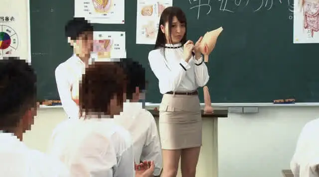 清楚なスカートから覗く美… サディヴィレナウ！ 加藤ももか先生