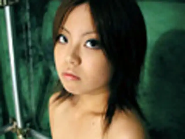 小生意気な面構えをしてま… 乳首吸引に悶える少女
