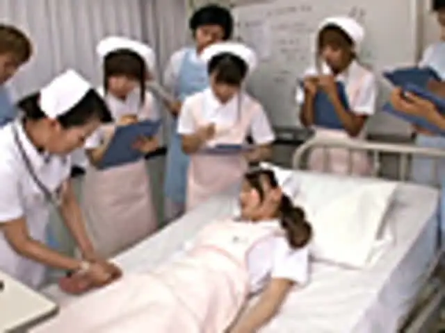 看護学校の部外者には見せ… 羞恥！男女混合看護実習