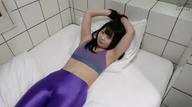 トレーニングウェアを身に… 泉りおんに手足拘束くすぐり＆クリいじりからの電マ当て
