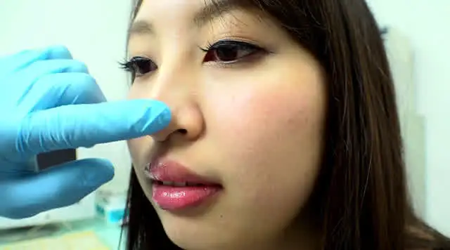 鼻の調子が悪いので診察し… あおいちゃんの鼻＆顔面変形フェチ映像