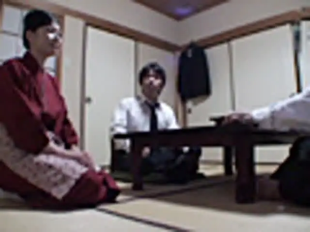「や、やめて下さい！お客… 温泉宿の仲居さんお願いですから一発ヤらせてください