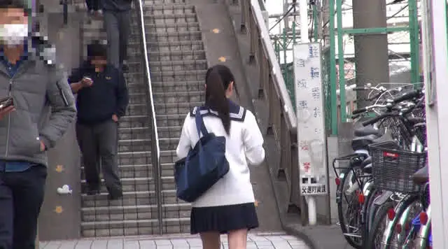 自転車で帰宅中の激カワJ… サディヴィレナウ！ シズク