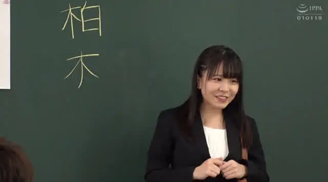 お目目がクリクリで小動物… 羞恥！新任女教師着任前健康診断2023 柏木こなつ