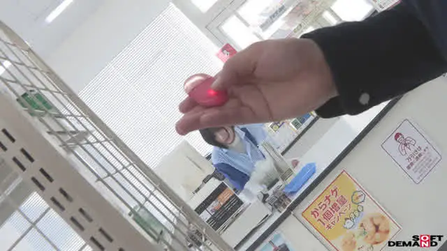 お客様は神様だろ！！接客… コンビニバイト娘に媚●付きリモバイ仕込んで制裁失禁