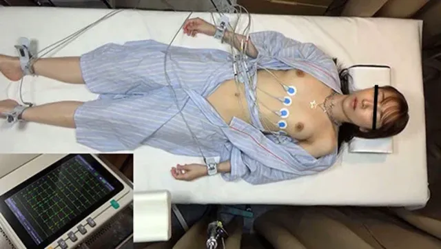 診察の様子を趣味で撮影す… 心電図検査室 イク瞬間の波形がヤバい女性患者